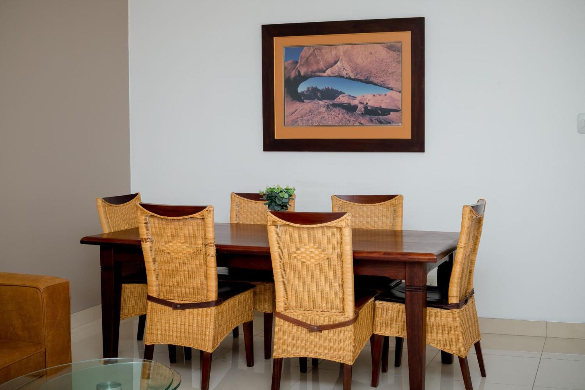 Urban Oasis Apartments At Hidas Windhoek Luaran gambar